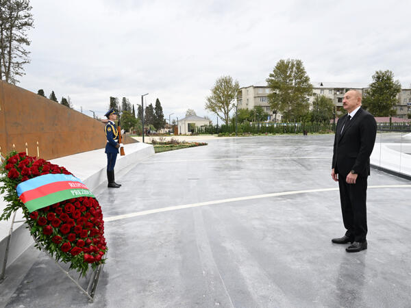 Prezident şəhidlərin xatirəsini bir dəqiqəlik sükutla yad etdi - FOTO