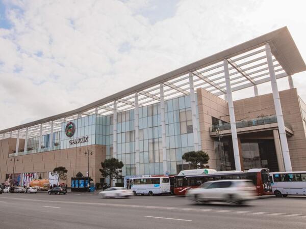 &quot;Gənclik Mall&quot;da həyəcan siqnalı işə düşüb - AÇIQLAMA