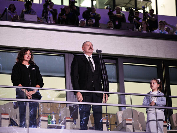 İlham Əliyev və Mehriban Əliyeva Gəncədə III MDB Oyunlarının açılış mərasimini izləyiblər - <span class="color_red">FOTO</span>
