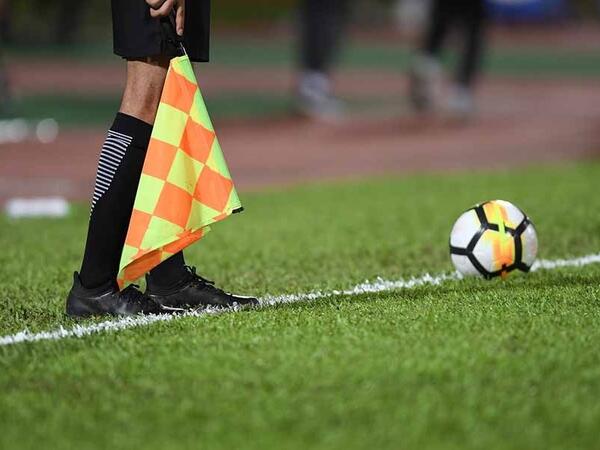 Türkiyədə futbol hakimi matç öncəsi bıçaqlandı