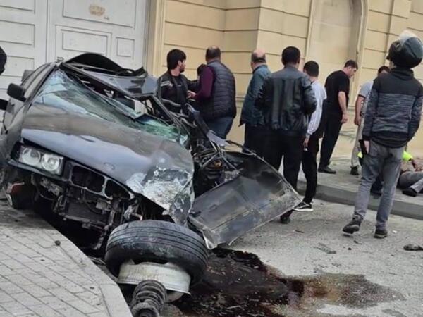 Buzovna yolunda ağır qəza - &quot;BMW&quot; bu hala düşdü - VİDEO