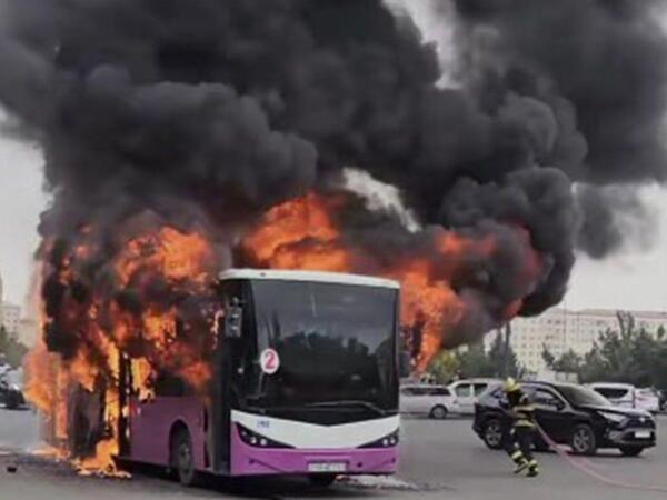 Sumqayıtda avtobus yandı - VİDEO