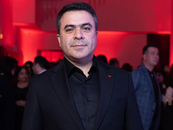 Əməkdar artistin nəşi Əjdərbəy məscidinə aparılıb - <span class="color_red">VİDEO</span>