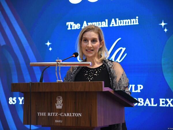Azərbaycan və Ermənistan arasında sənədin imzalanması Cənubi Qafqaz üçün yeni səhifənin başlanğıcı oldu - Emi Karlon
