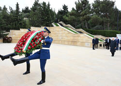 İtaliya Prezidenti Bakıda şəhidlərin xatirəsini anıb - FOTO