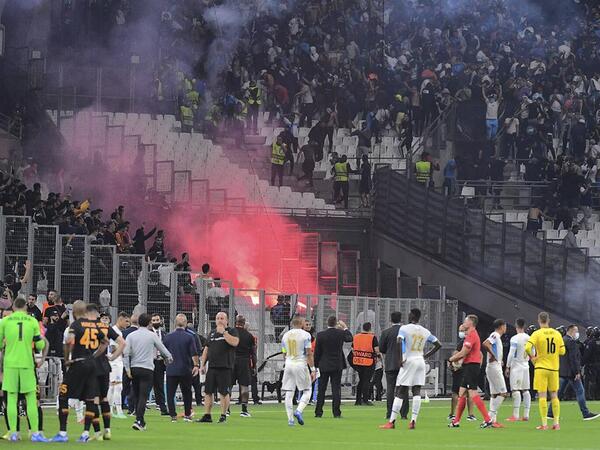 UEFA azarkeşlərə görə &quot;Qalatasaray&quot;ı cərimələdi