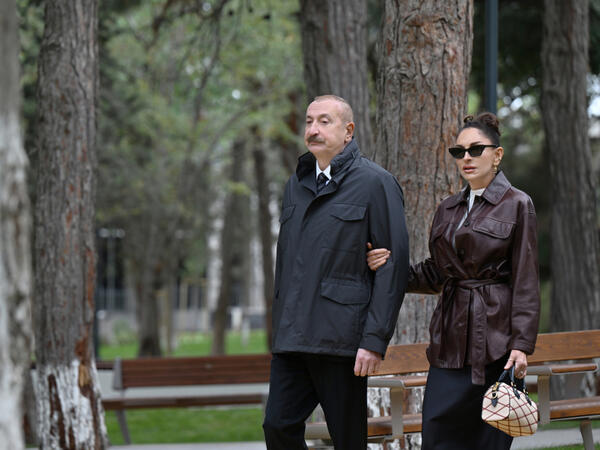 Prezident və birinci xanım Bakıda salınan yeni parkın açılışında iştirak ediblər - FOTO