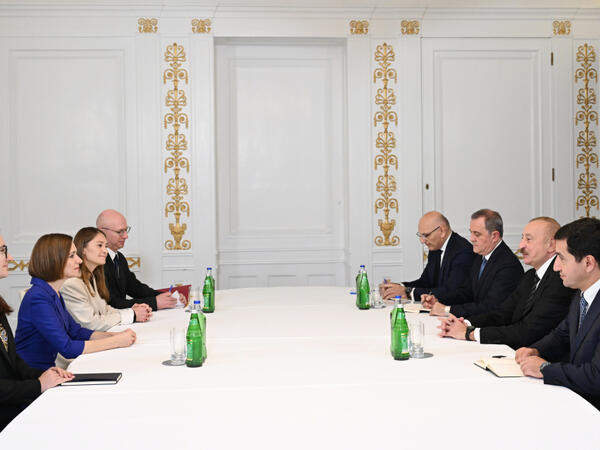 İlham Əliyev Kopenhagendə Moldova Prezidenti ilə görüşüb
