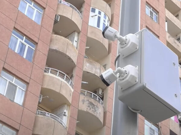 Təhlükəsizlik, yoxsa şəxsi həyata müdaxilə? - Yasamalda bəzi kameralar eyvanları çəkir