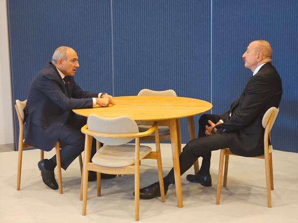 Prezident İlham Əliyev Kopenhagendə Paşinyan ilə görüşdü - FOTO