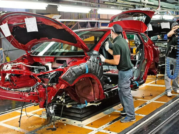 Avtomobil nəhəngi fabriklərini bağlayır - 20 min nəfər işsiz qalacaq