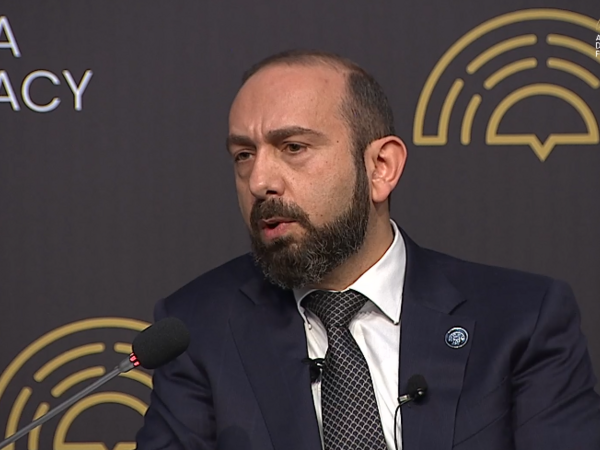 Mirzoyan Azərbaycanla dəmiryolu əlaqələrinin bərpasının mümkünlüyündən danışdı
