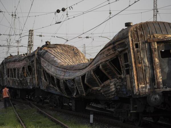 Rusiya sərnişin qatarını <span class="color_red">atəşə tutdu - FOTO</span>