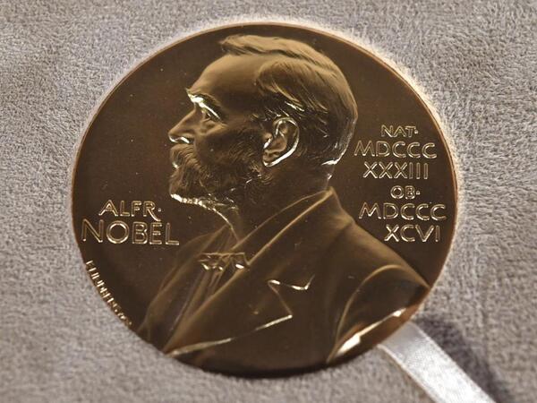 Onlara Nobel mükafatı verildi - FOTO