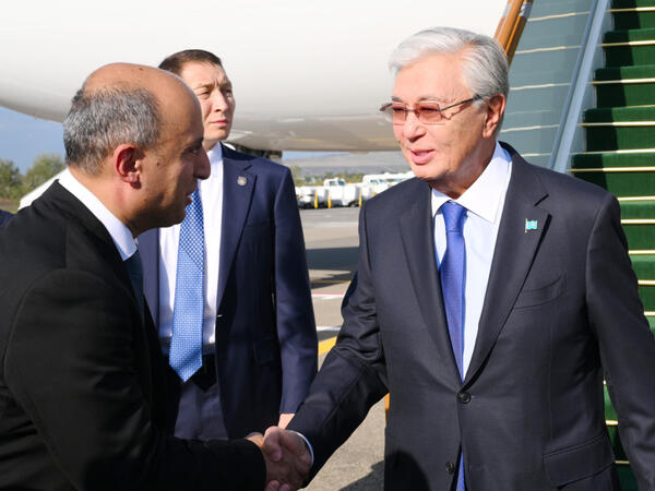 Tokayev Azərbaycana səfərə gəlib - FOTO