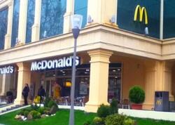 Bakıda atla “McDonalds”a gəldi, xidmət etmədilər – <span class="color_red">VİDEO</span>