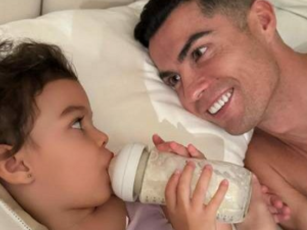 Ronaldonun qızı ilə fotosu gündəm oldu
