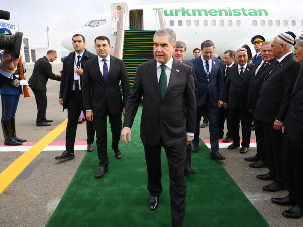 Qurbanqulu Berdiməhəmmədov Azərbaycana səfərə gəlib - FOTO