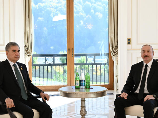 İlham Əliyev Qəbələdə Qurbanqulu Berdiməhəmmədov ilə görüşüb - FOTO