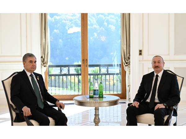 İlham Əliyev Qəbələdə Qurbanqulu Berdiməhəmmədov ilə görüşüb - FOTO