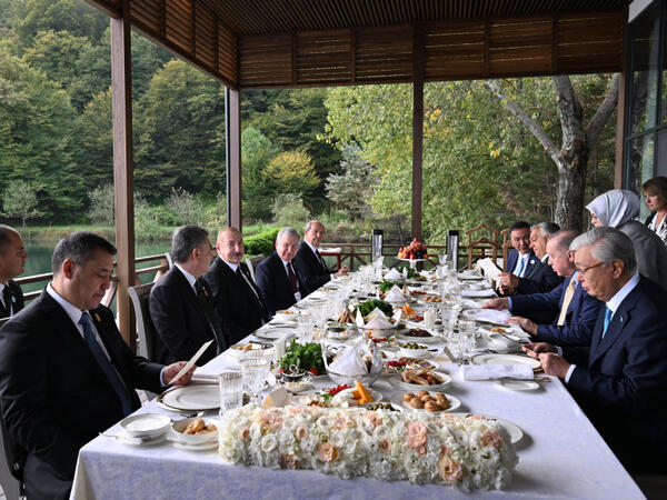 Qəbələdə dövlət və hökumət başçılarının şərəfinə rəsmi nahar verilib - <span class="color_red">FOTO</span>