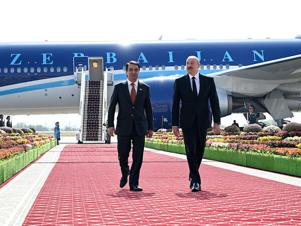 Azərbaycan Prezidenti Tacikistana səfərə gedib - FOTO