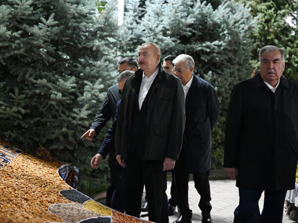İlham Əliyev Düşənbədə MDB dövlət başçılarının qeyri-rəsmi şam yeməyində iştirak edir - <span class="color_red">FOTO</span>