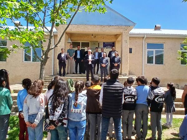 Müəllimin döydüyü iddia edilən məktəbli travma alıb - Araşdırma aparılır
