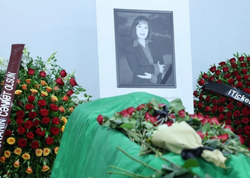 Təzə Pir məscidində Xalq artisti Əminə Yusifqızı ilə vida mərasimi keçirilir - FOTO