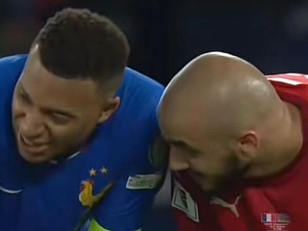 Elvin Bədəlovla Mbappenin bu görüntüsü gündəm oldu - <span class="color_red">VİDEO</span>