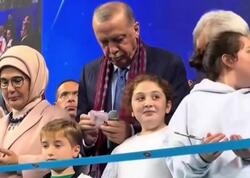 Ərdoğan tədbirdə uşaqlara pul payladı - <span class="color_red">VİDEO</span>