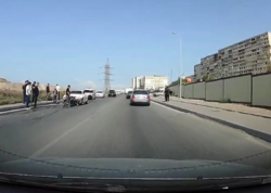 Bakıda &quot;Bentley&quot; qəza törətdi - Yaralı var - <span class="color_red">VİDEO</span>