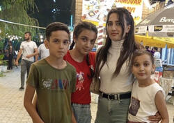 3 uşaq anası 31 yaşında attestat aldı - Qızı ilə sinif yoldaşı olub - <span class="color_red">FOTO</span>