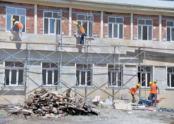 Yeni tikilən məktəbdən oğurluq edildi