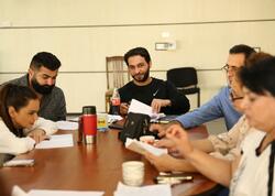 Gənc Tamaşaçılar Teatrında “Büllur başmaq” yeni tamaşanın oxunuş məşqlərinə başlanılıb - FOTO