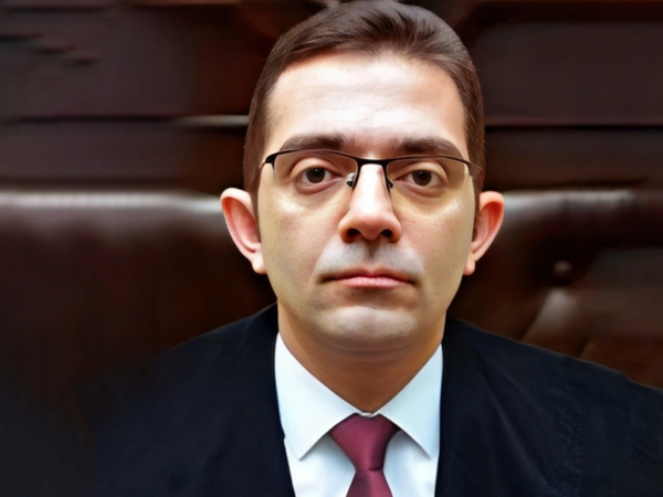 Onun hakim fəaliyyətinə xitam verildi