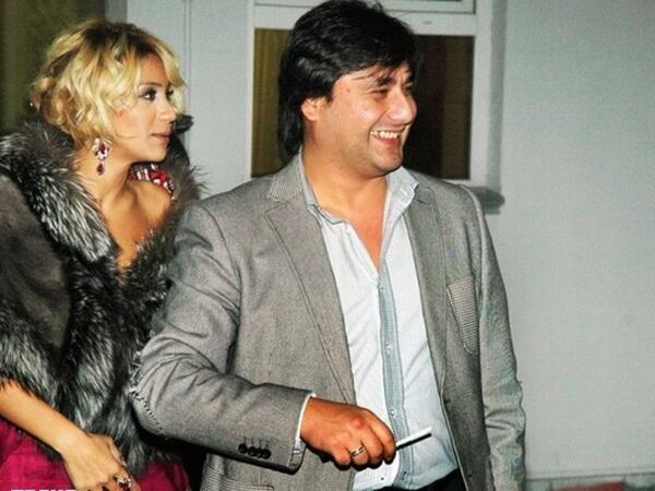 Ailəsi Röyanın keçmiş əri ilə ailə qurmasını istəmir