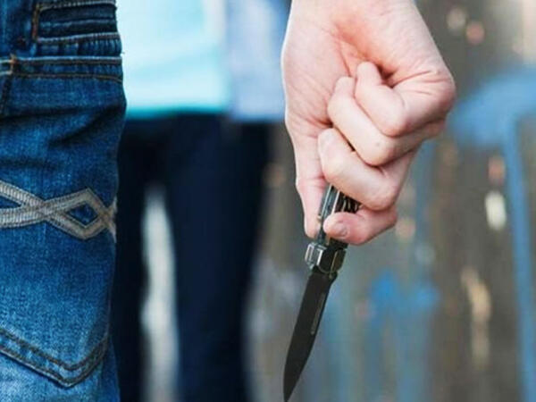 Bakıda 11-ci sinif şagirdləri arasında dava - Bıçaqlanan var