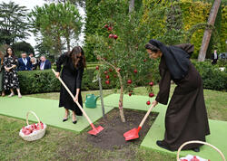 Mehriban Əliyeva və ailə üzvləri Vatikan bağlarında ağacəkmə mərasimində iştirak ediblər - <span class="color_red">FOTO</span>