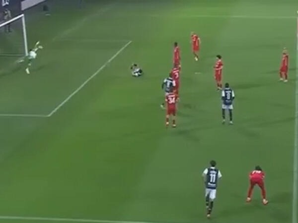 “Neftçi” - “Araz-Naxçıvan” oyununda qalmaqallı epizod - <span class="color_red">VİDEO</span>