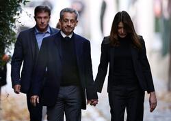 Nikola Sarkozi həbsxanaya arvadı ilə əl-ələ getdi - <span class="color_red">VİDEO</span>