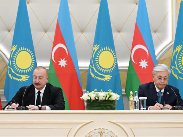 Azərbaycan-Qazaxıstan sənədləri mübadilə olunub - FOTO