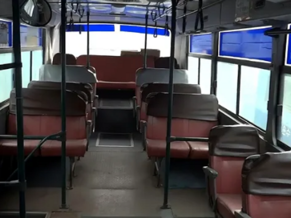 Bakıda həmin avtobusların otruacaqları 1 aydır qırıq qalıb - VİDEO