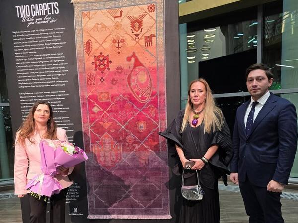 “Astana Balet” Teatrında “İki xalça” baletinin dünya premyerası çərçivəsində “Azərxalça”nın ekspozisiyası təqdim olunub – FOTO