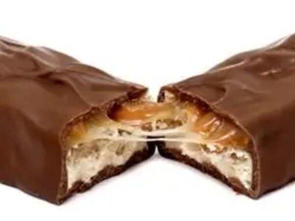 Bakıda "Snickers"in içindən qurd çıxdı - RƏSMİ REAKSİYA