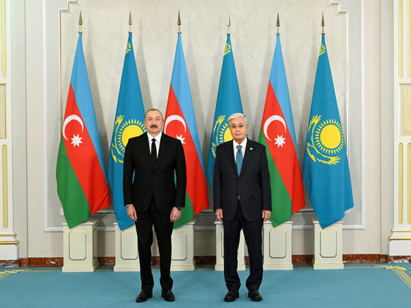 İlham Əliyev Tokayevi və Qazaxıstan xalqını təbrik edib