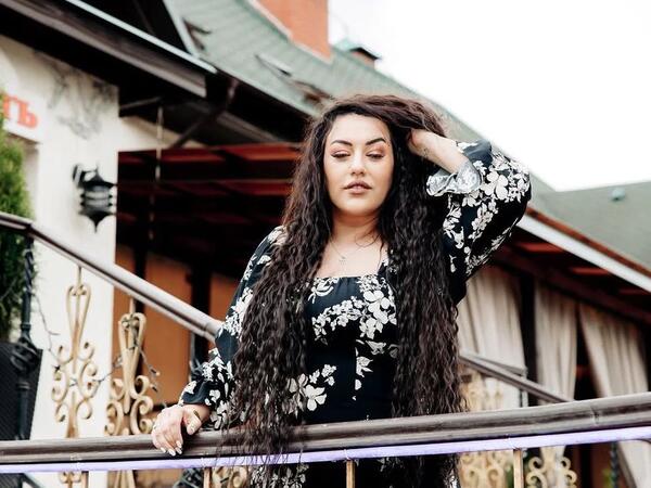 &quot;Elə bil sənin arvadın orada oturub, o da lüt vəziyyətdə...&quot;