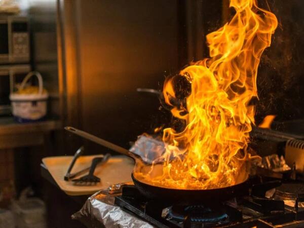 Bakıda restoran yanır