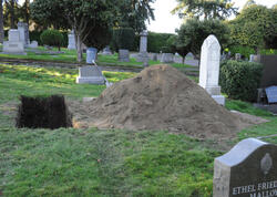 Sirli qəbiristanlıq: Meyitlər üzüaşağı dəfn olunub - <span class="color_red">FOTO</span>