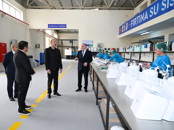 Prezident  Sabirabadda su filtrlərinin istehsalı müəssisəsinin fəaliyyəti ilə tanış olub - FOTO
